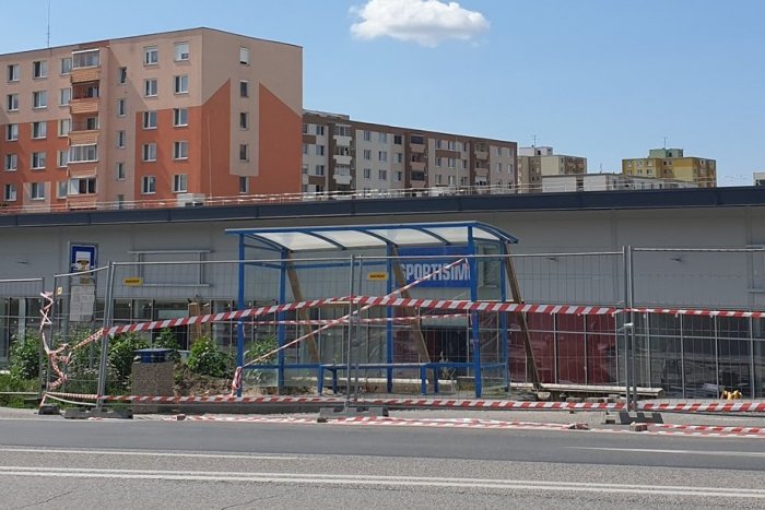 Ilustračný obrázok k článku V Topoľčanoch sa prepadla autobusová zastávka: Vedenie mesta reaguje