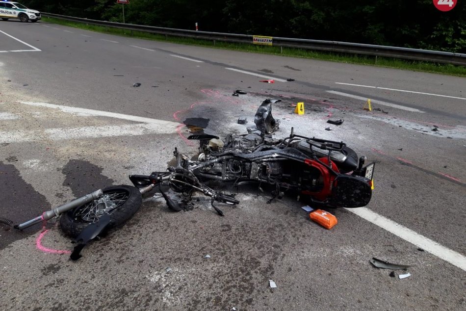 Ilustračný obrázok k článku Tragická nehoda motorkára: Vodič zomrel na mieste, spolujazdkyňa podľahla v nemocnici