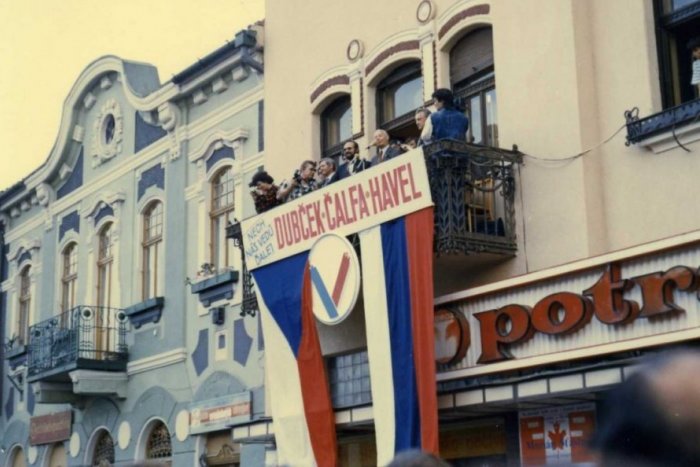 Ilustračný obrázok k článku Nežná revolúcia v našom meste: Za slobodu sa bojovalo aj v Topoľčanoch, FOTO