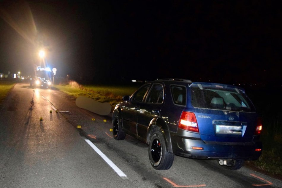 Ilustračný obrázok k článku Tragédia neďaleko Topoľčian: Neosvetlený chodec vbehol rovno pod kolesá auta!